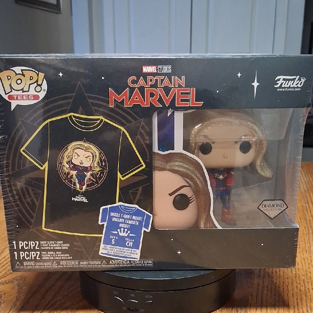 Funko Captain Marvel Pop Tee Set